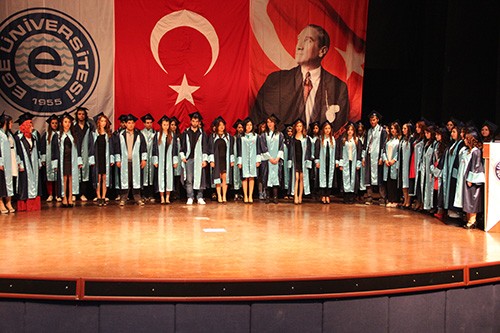 Ege Üniversitesi Meslek Yüksek Okulu,2012-2013 Eğitim – Öğretim yılı 17. Dönem mezunları geçtiğimiz günlerde Tire Belediyesi Kültür Salonu'nda gerçekleştirilen mezuniyet töreniyle yuvadan uçtu.