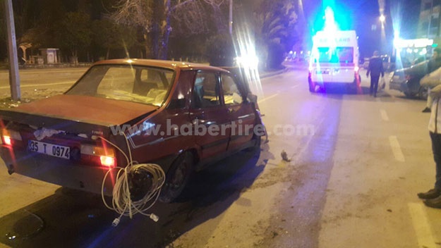 Tire’de meydana gelen trafik kazasında, hurdaya dönen otomobilin sürücüsü yaralandı. 

Fatih Şaşmaz – TİRE İHA