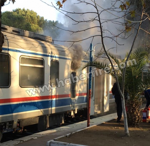 Bu sabah Tire tren istasyonunda bulunan bir trende yangın çıktı. Çıkan yangın büyük paniğe yol açtı.